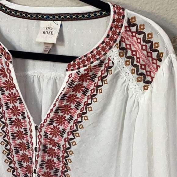 Knox Rose Brand Boho White and Red Embroidered Women's Top - Picture 3 of 9